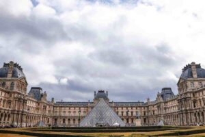 Furto al Louvre, novità nelle indagini: ecco cosa è successo