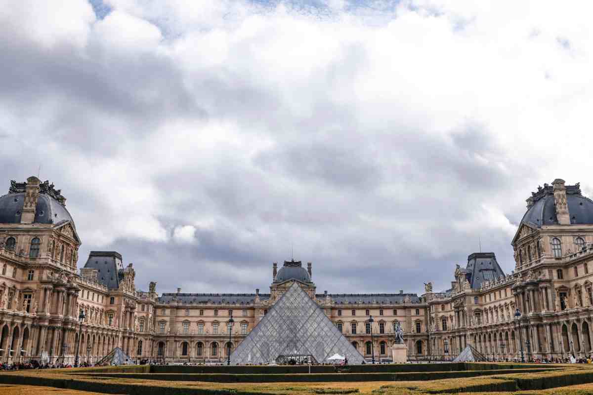 Furto al Louvre, novità nelle indagini: ecco cosa è successo