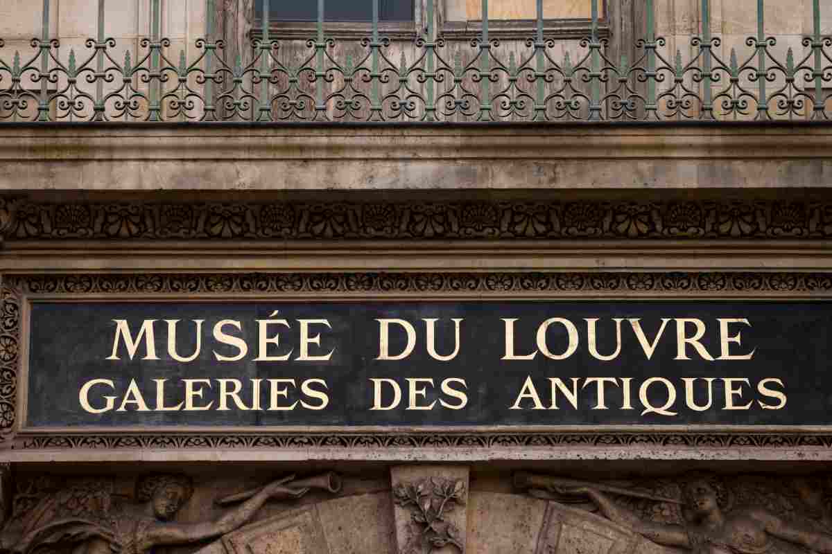 Il bizzarro episodio che coinvolge il ladro del Louvre